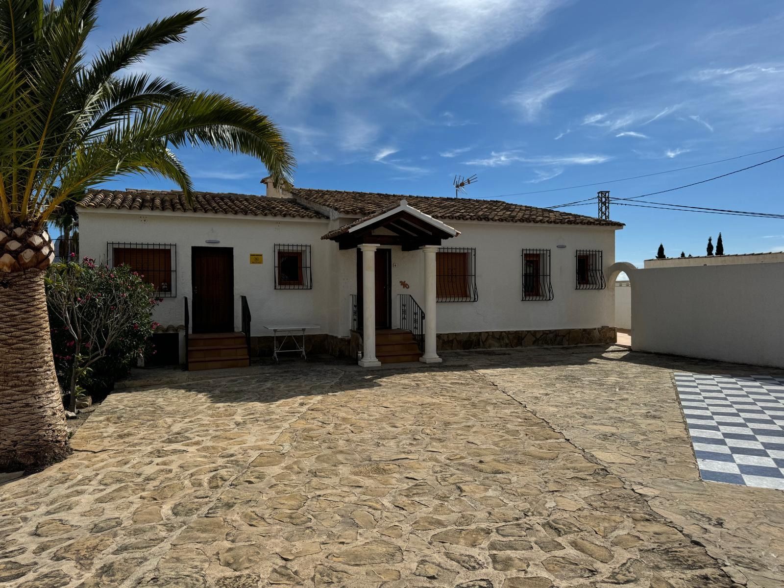 Vista exterior de Casa o xalet de lloguer en Calpe / Calp amb Aire condicionat, Calefacció i Jardí privat