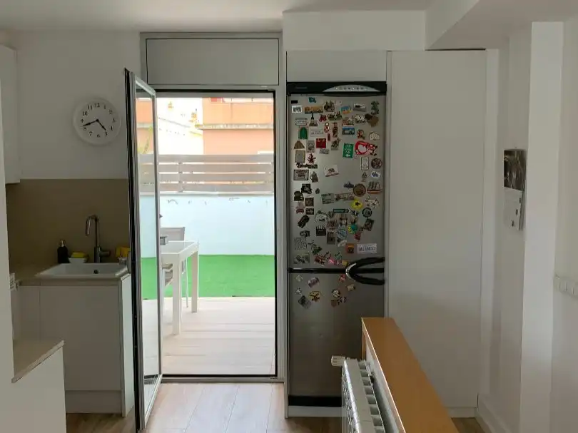 Cuina de Pis de lloguer en Girona Capital amb Aire condicionat, Terrassa i Balcó