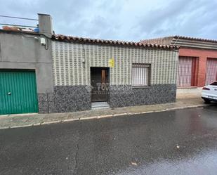 Vista exterior de Casa adosada en venda en Puertollano amb Terrassa