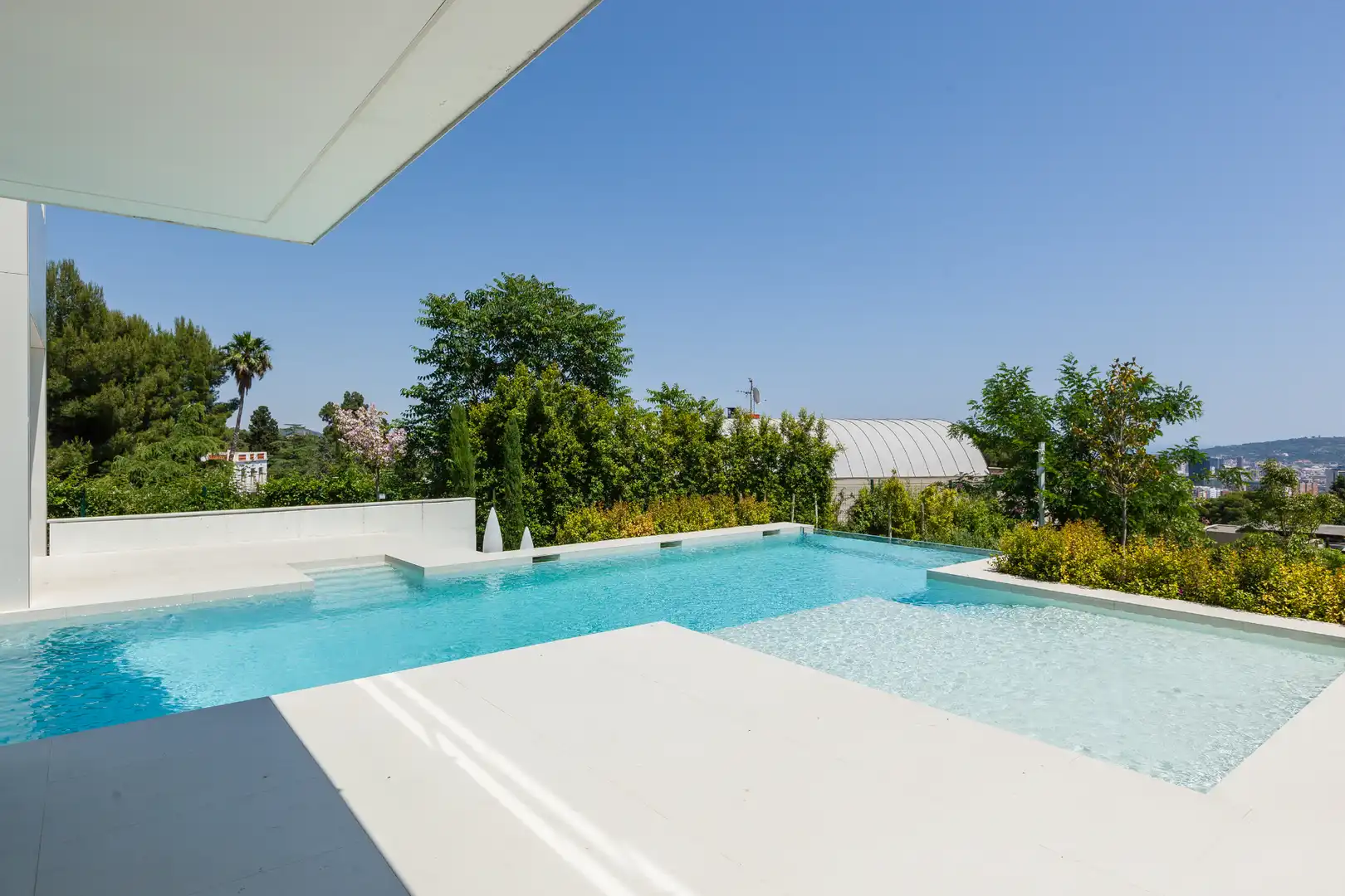 Swimming pool of Houses for sale in Barcelona  with Air Conditioner, Heating and Private garden