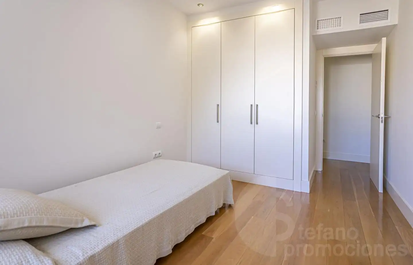 Schlafzimmer von Dachboden zur Miete in Málaga mit Klimaanlage, Heizung und Parkett