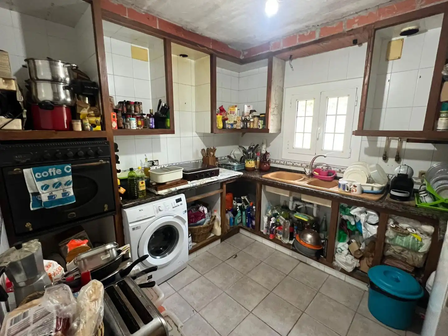 Cuina de Finca rústica en venda en Vilanova i la Geltrú amb Jardí privat, Terrassa i Traster