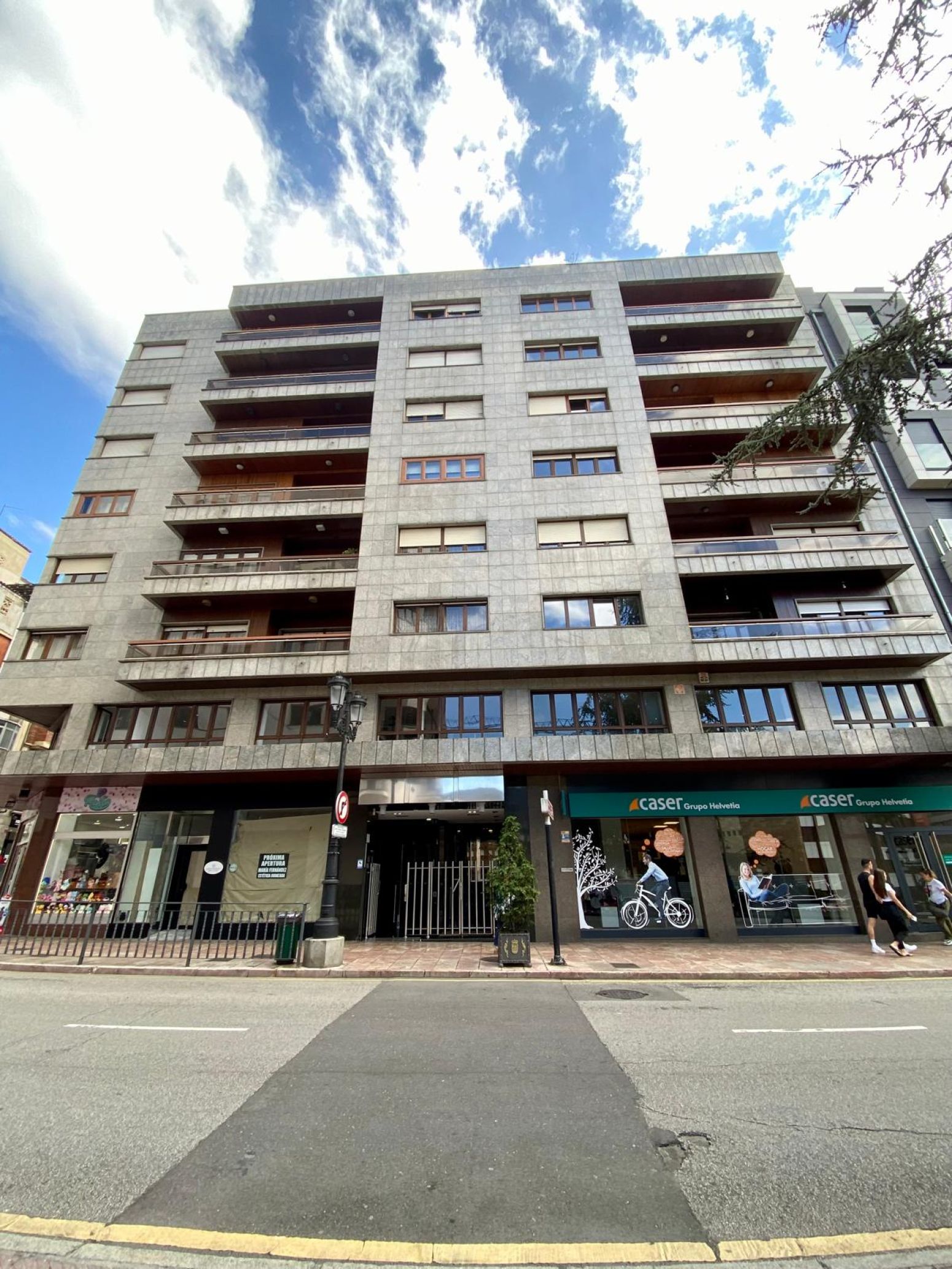Vista exterior de Piso en venta en Oviedo  con Calefacción, Trastero y Balcón