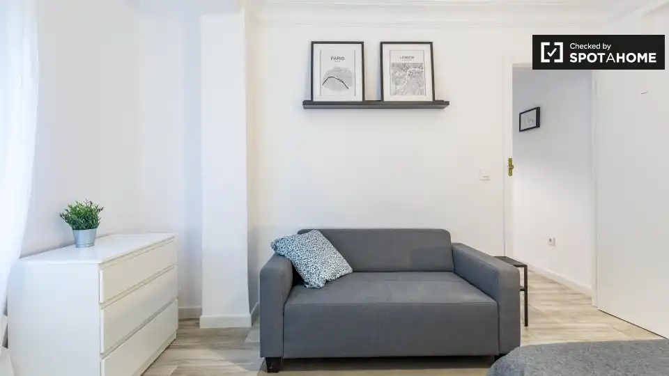 Living room of Flat for rent in Valencia  with Air Conditioner, Heating and Furnished
