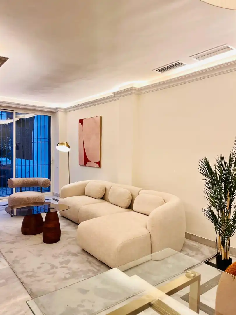 Sala de estar de Casa adosada en venta en Marbella con Jardín privado, Terraza y Trastero