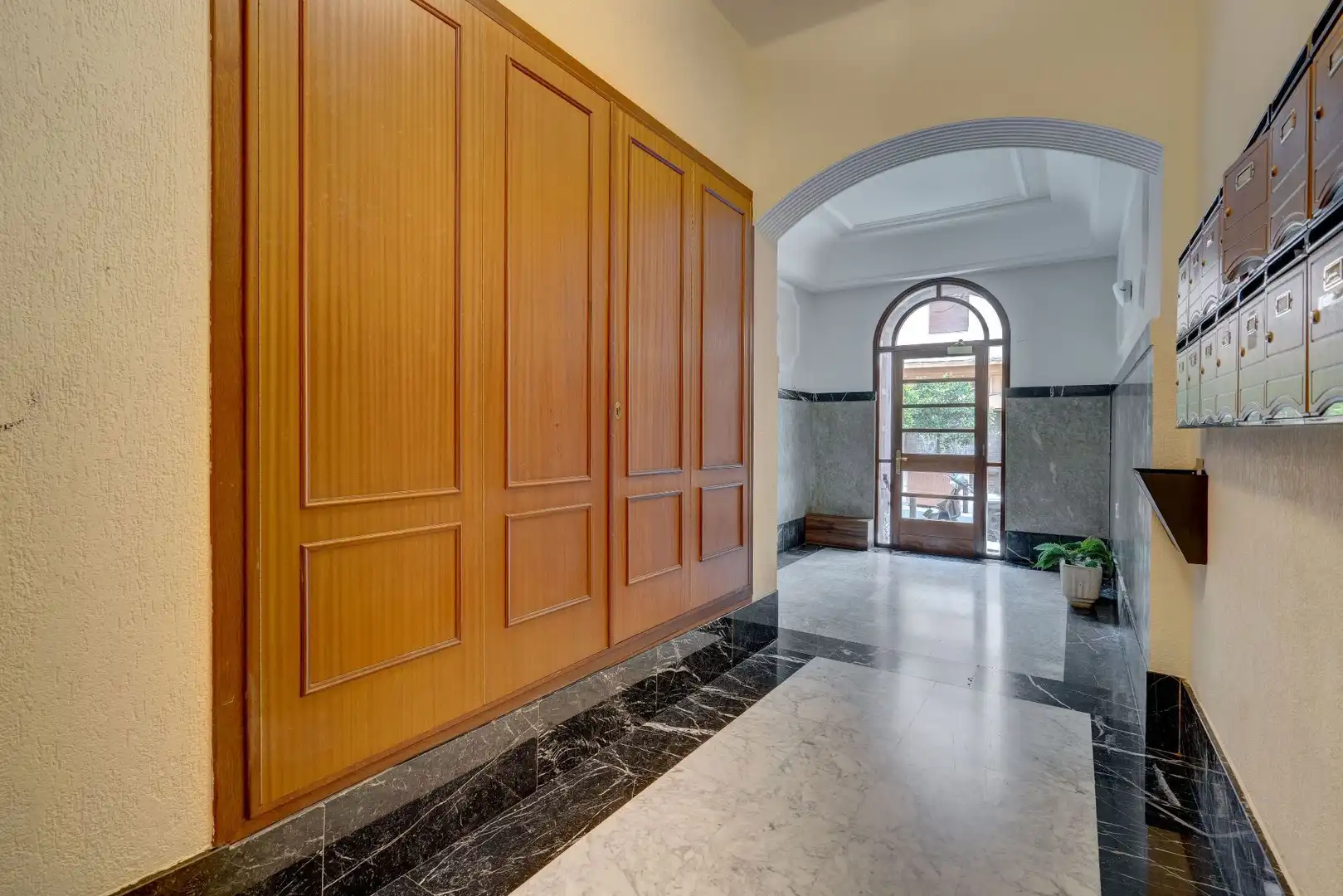 Piso en venta en Irun  con Calefacción, Trastero y Amueblado