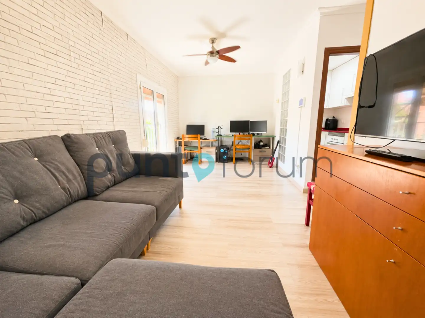 Sala de estar de Piso en venta en Barcelona con Calefacción, Trastero y Amueblado