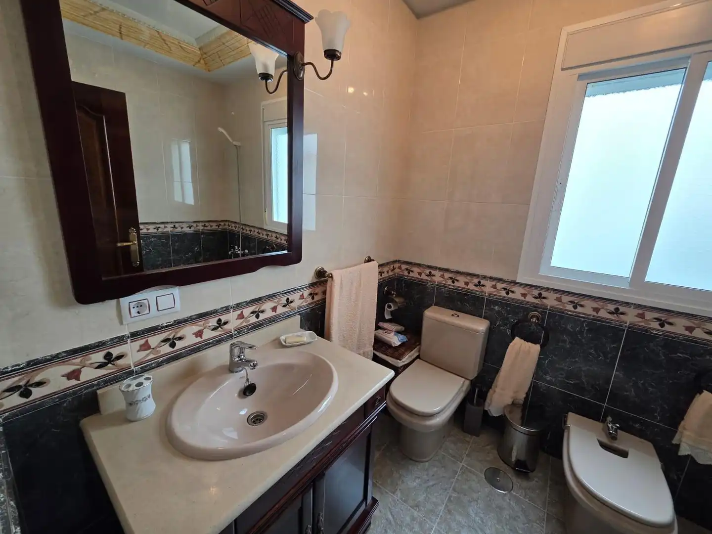 Bathroom of Houses for sale in Cuevas Bajas  with Air Conditioner, Heating and Terrace