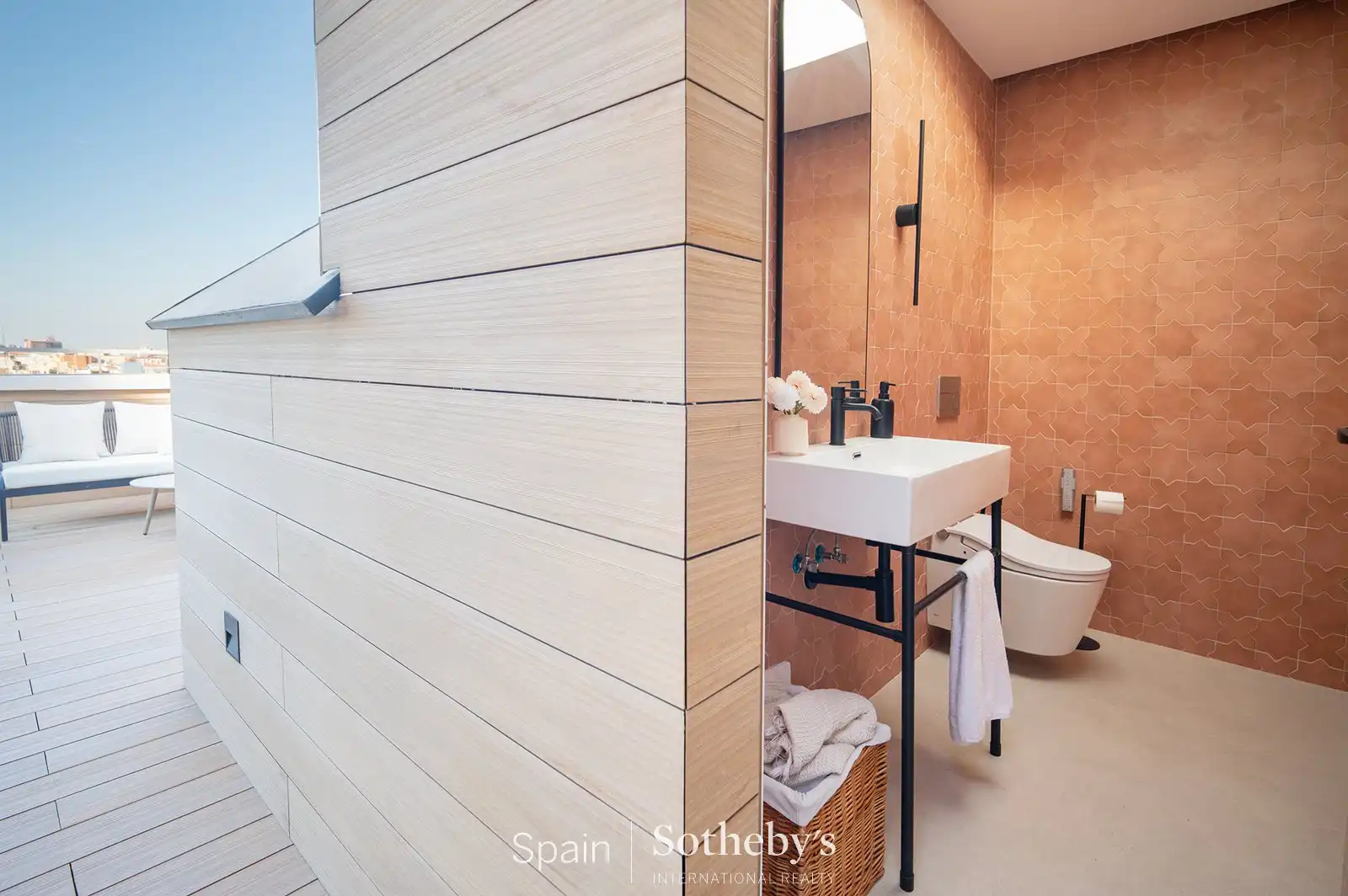 Bathroom of Attic for sale in Madrid  with Air Conditioner, Terrace and Storage room