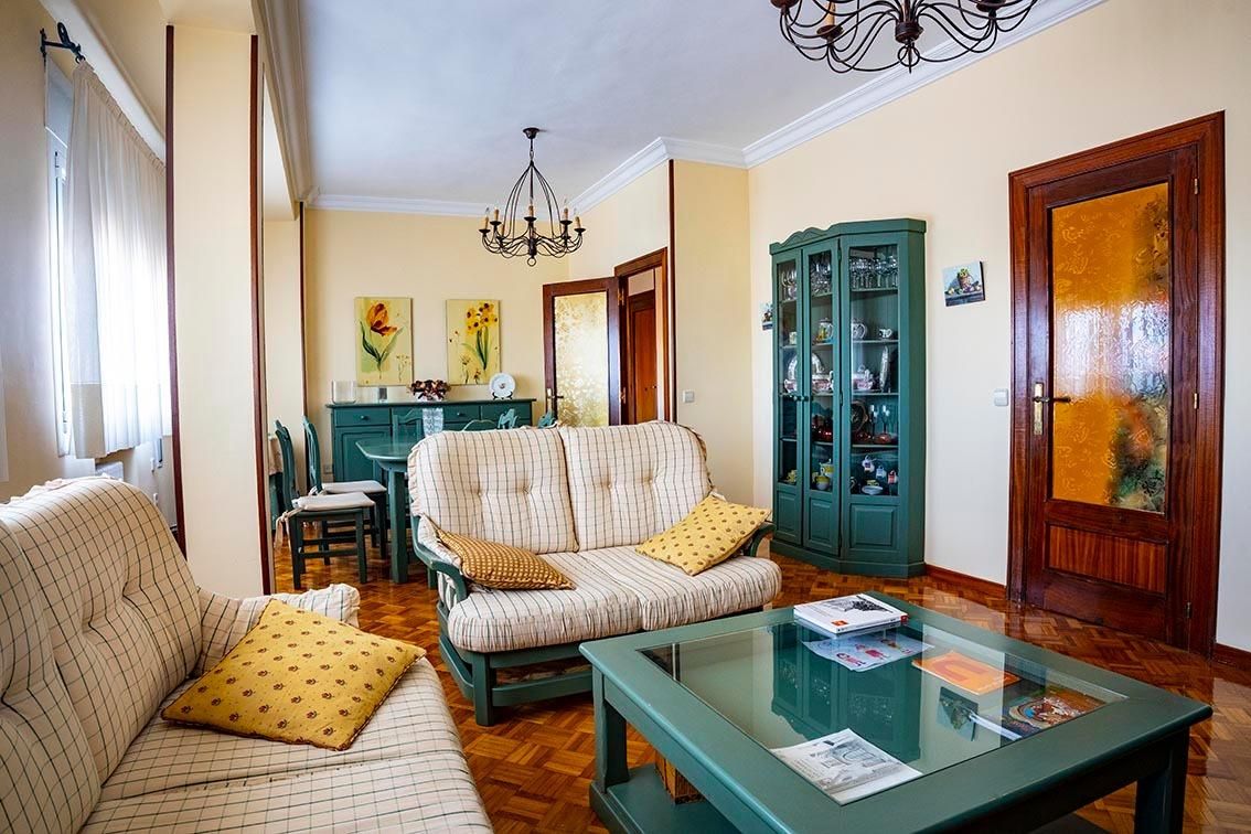 Sala d'estar de Pis en venda en Funes amb Aire condicionat, Calefacció i Parquet