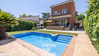 Vista exterior de Casa o xalet en venda en Sant Cugat del Vallès amb Aire condicionat, Calefacció i Jardí privat