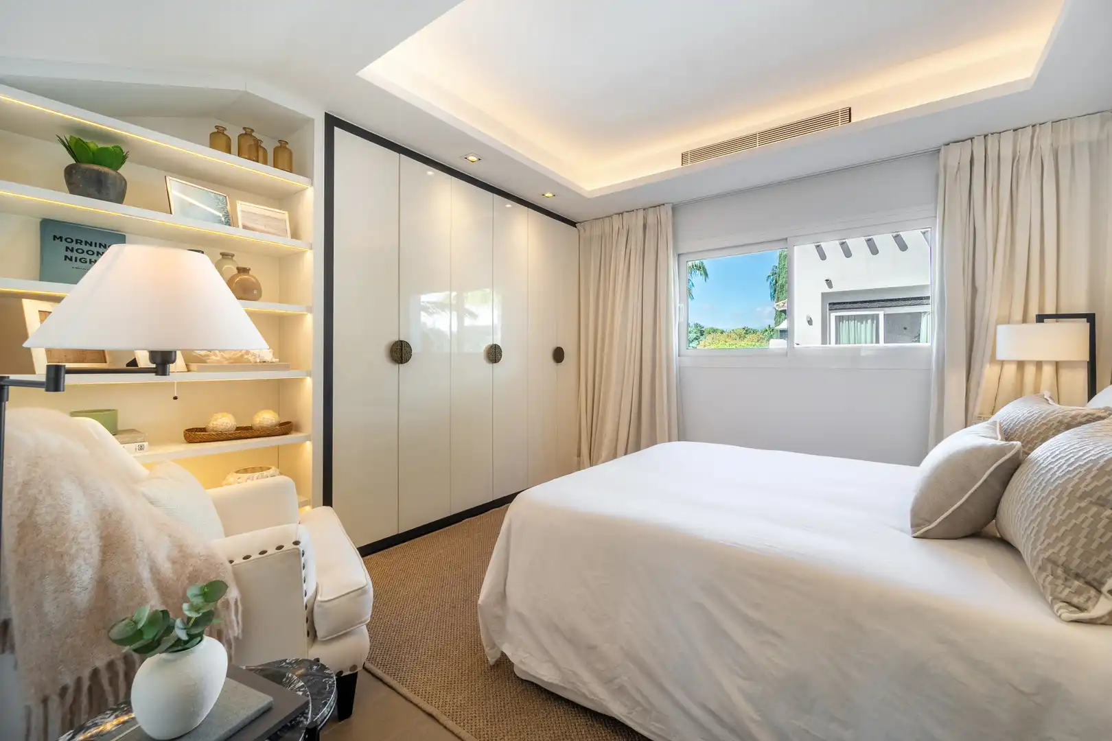 Habitación de Ático en venta en Marbella con Aire acondicionado, Terraza y Trastero