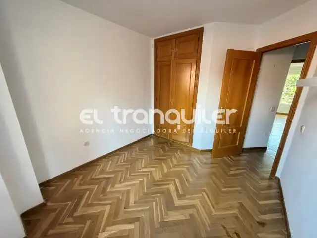 Dormitori de Dúplex de lloguer en San Sebastián de los Reyes amb Parquet