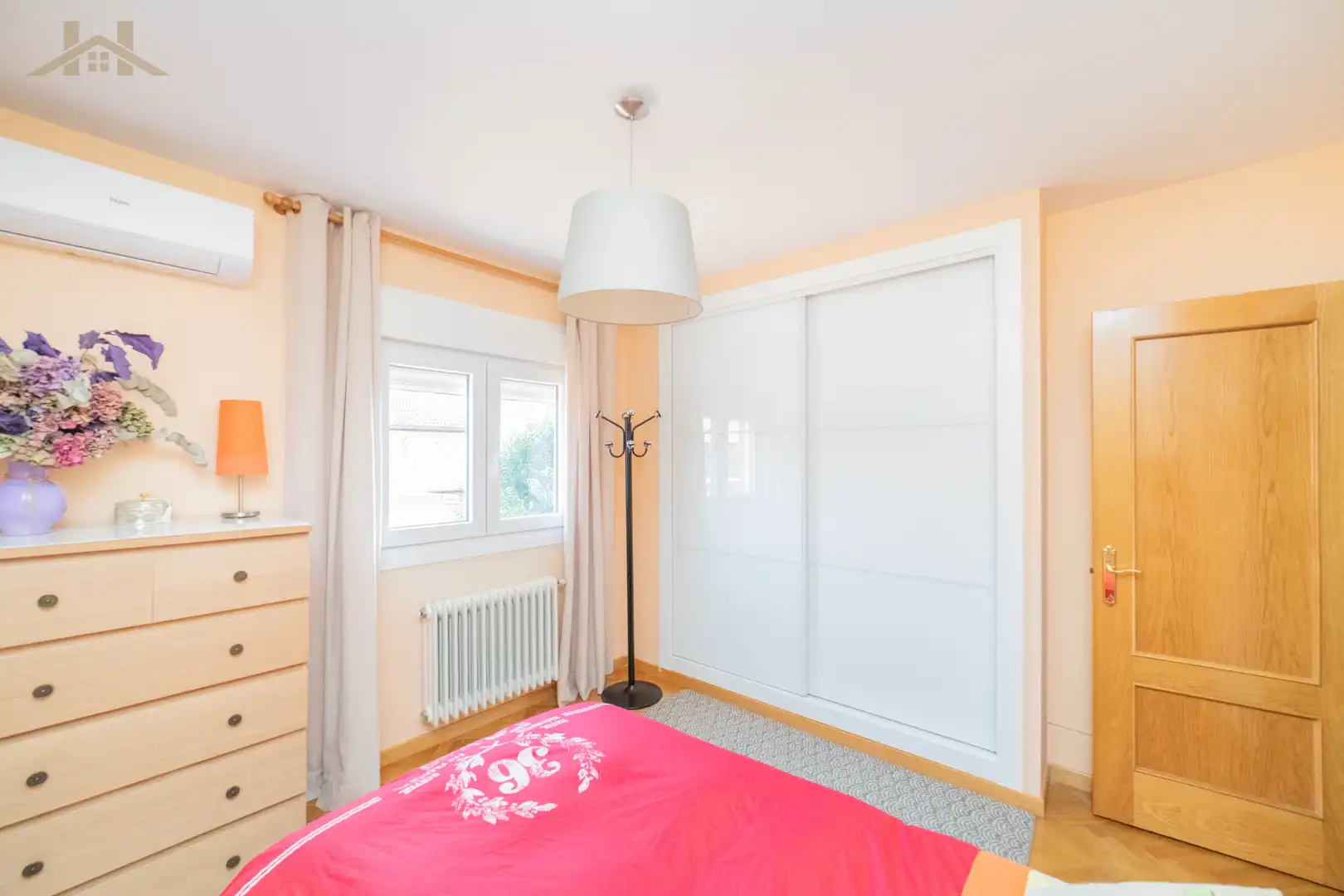 Bedroom of Detached homes for sale in Móstoles  with Air Conditioner, Heating and Private garden