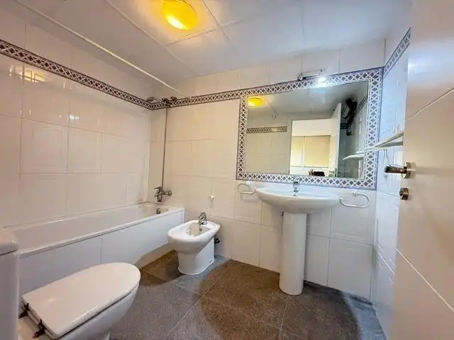 Badezimmer von Wohnung zur Miete in Murcia mit Klimaanlage und Abstellraum