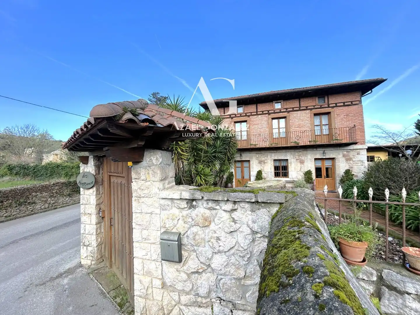 Vista exterior de Casa o chalet en venta en Camargo con Calefacción, Terraza y Amueblado