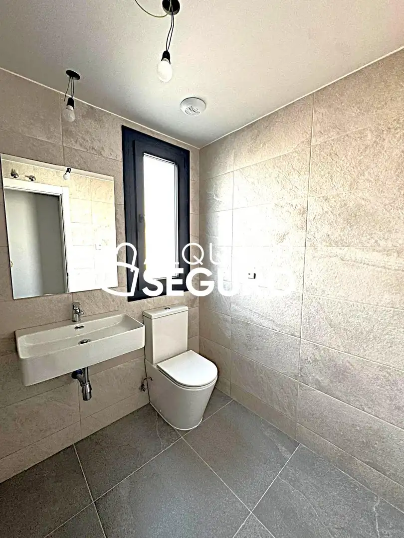 Baño de Piso de alquiler en Valladolid con Calefacción, Terraza y Trastero