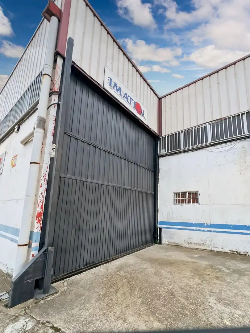 Außenansicht von Fabrikhallen zum Verkauf in Coslada