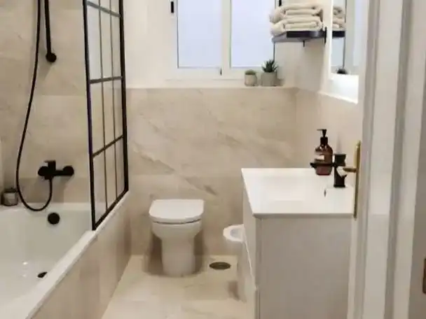 Bathroom of Flat for sale in  Madrid Capital