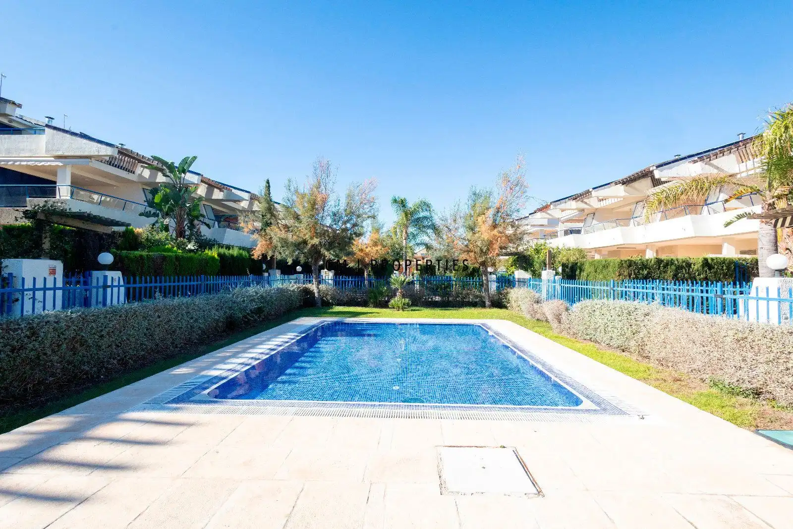 Piscina de Casa adosada en venda en Sagunto / Sagunt amb Aire condicionat, Calefacció i Terrassa