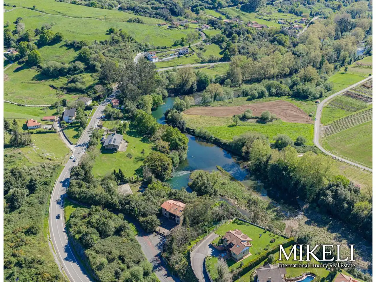 Vista exterior de Casa o xalet en venda en Piélagos amb Calefacció, Jardí privat i Terrassa