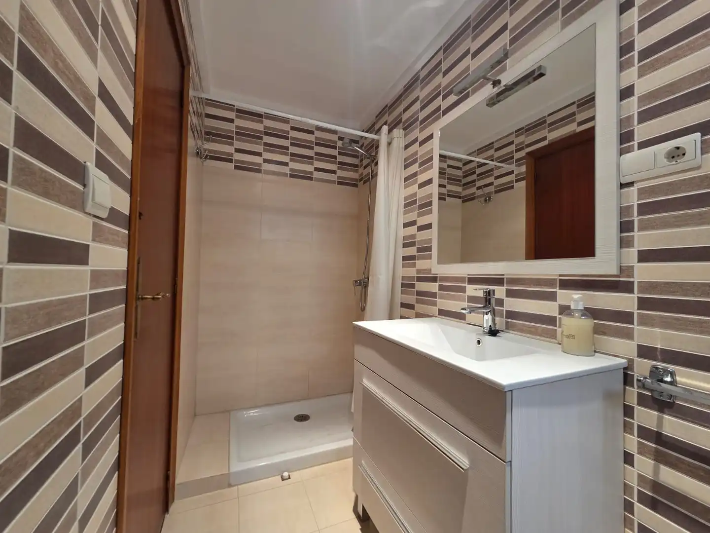 Badezimmer von Wohnung zum Verkauf in Elda mit Balkon