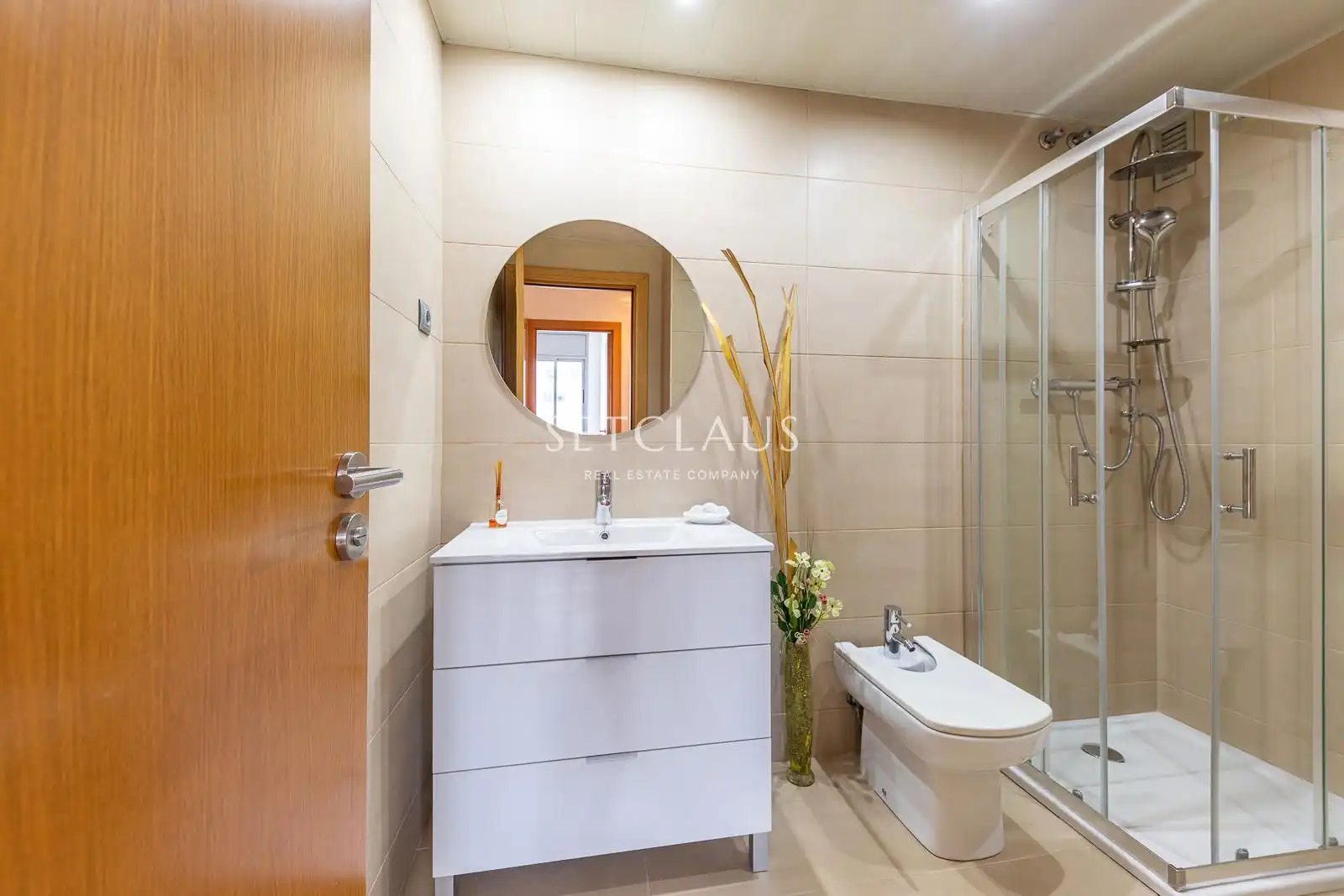 Bathroom of Flat for sale in Badalona  with Air Conditioner, Heating and Terrace
