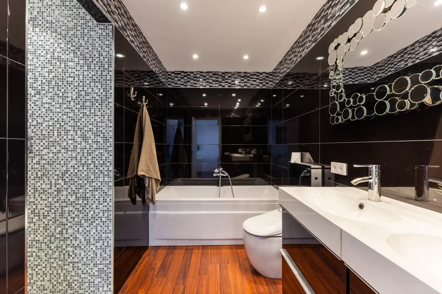 Bathroom of Attic for rent in Valencia  with Air Conditioner, Heating and Parquet flooring