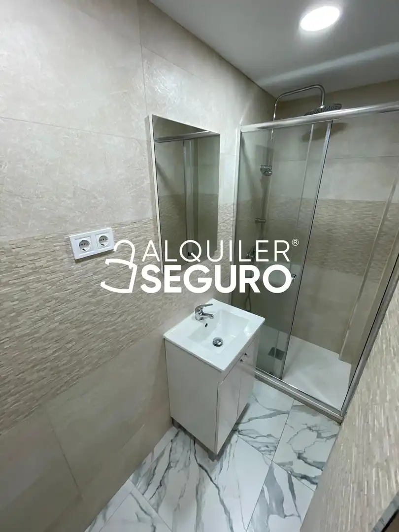 Bany de Loft de lloguer en Madrid amb Aire condicionat