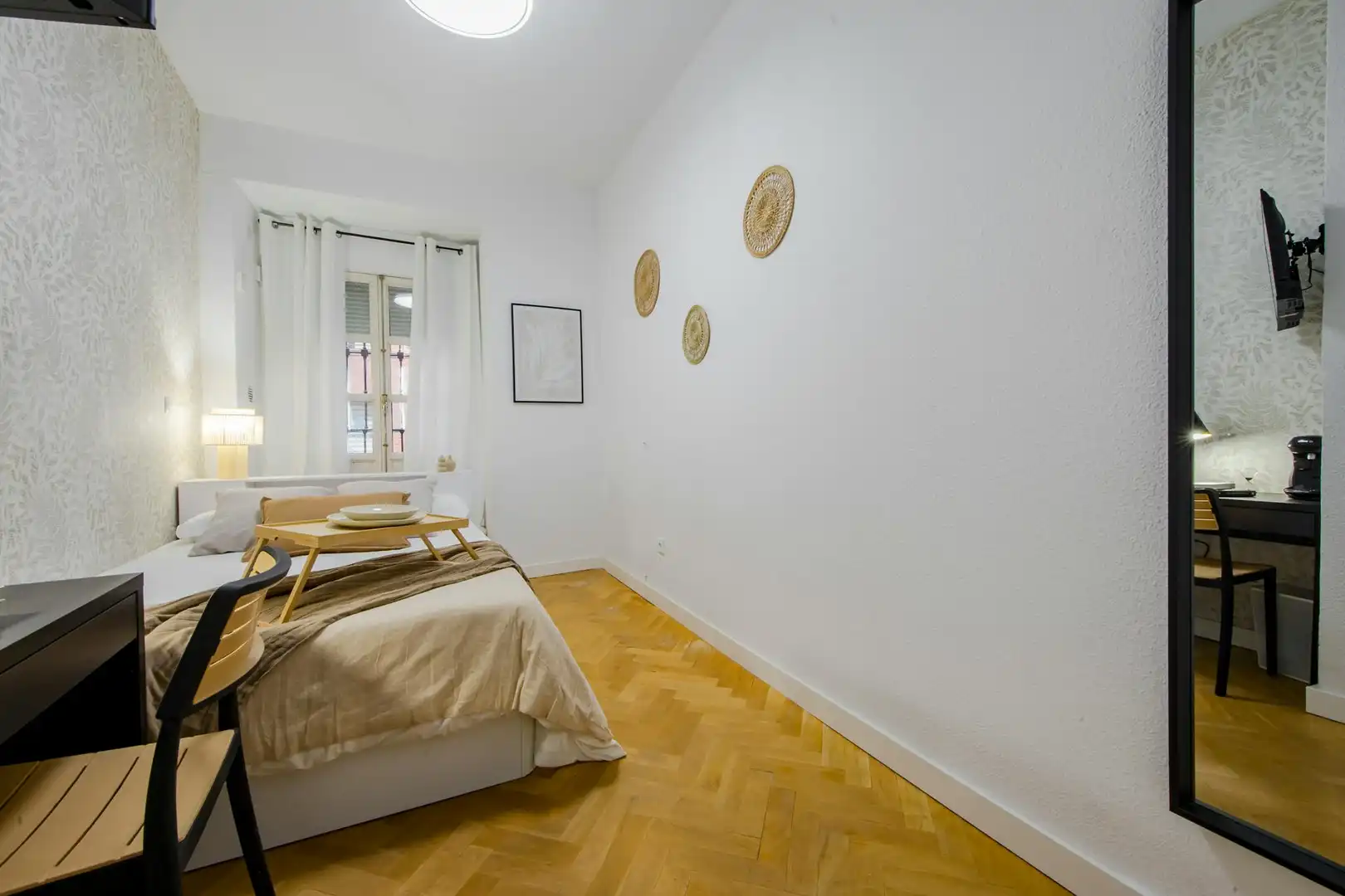 Bedroom of Flat for rent in Madrid  with Washing machine and TV