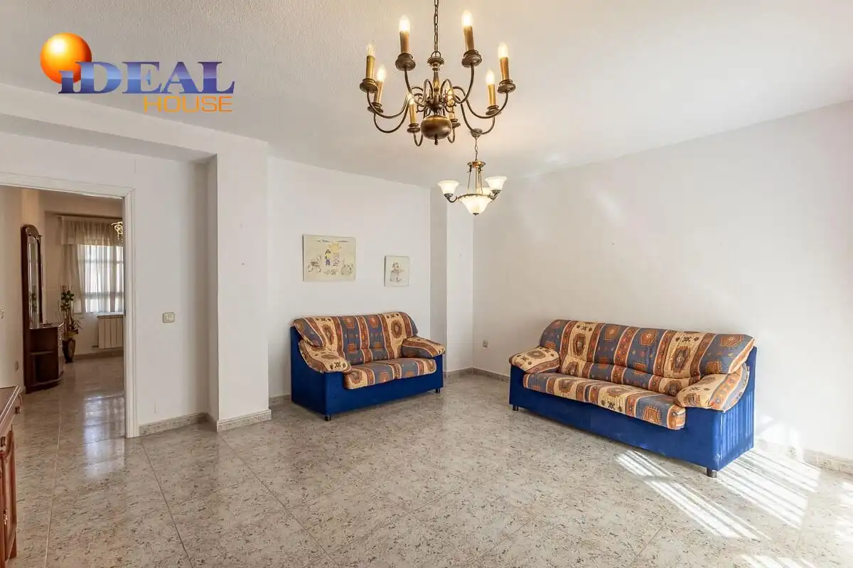 Exterior view of Flat for sale in Los Villares  with Furnished and Balcony