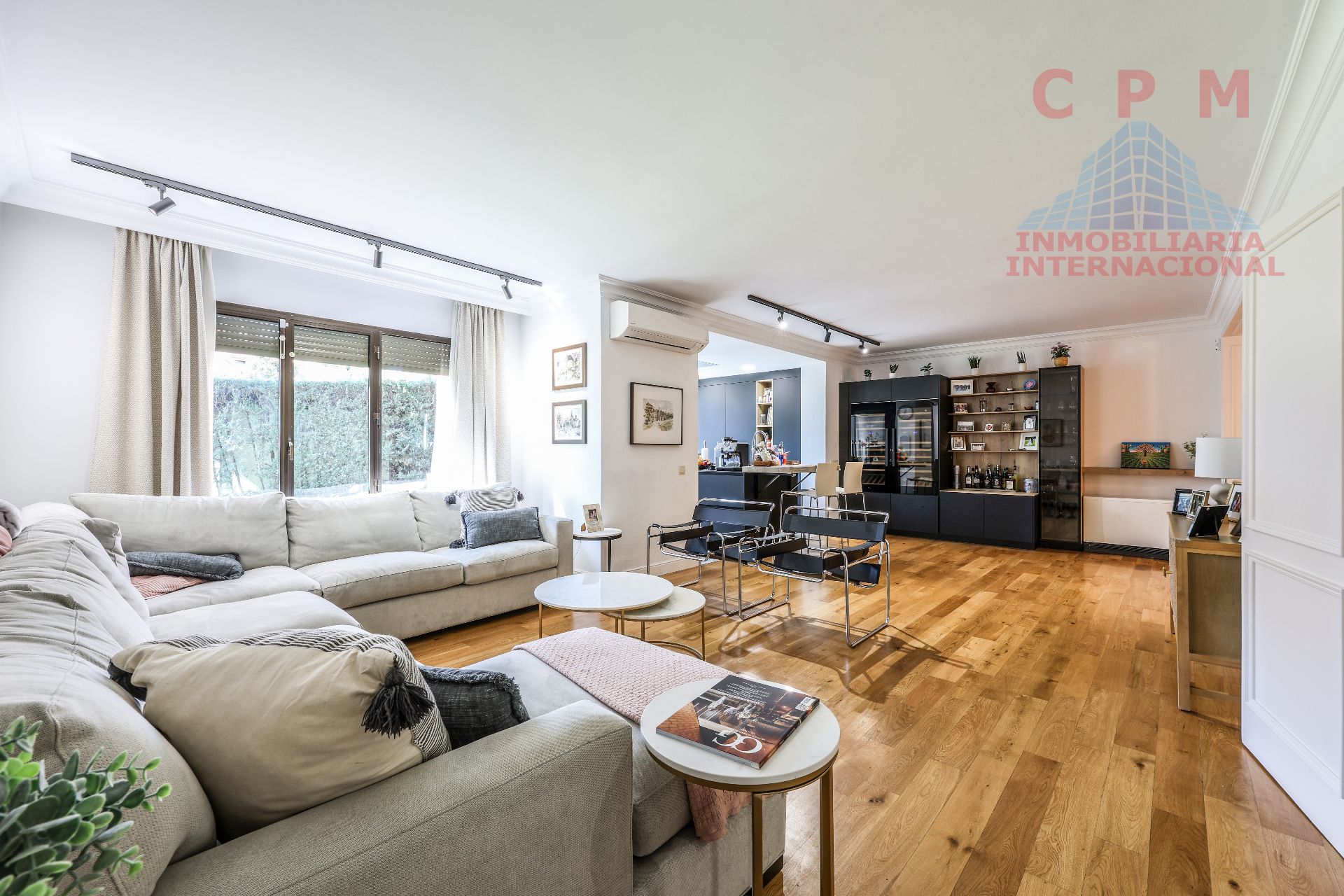 Sala de estar de Casa adosada de alquiler en Pozuelo de Alarcón con Aire acondicionado, Calefacción y Jardín privado
