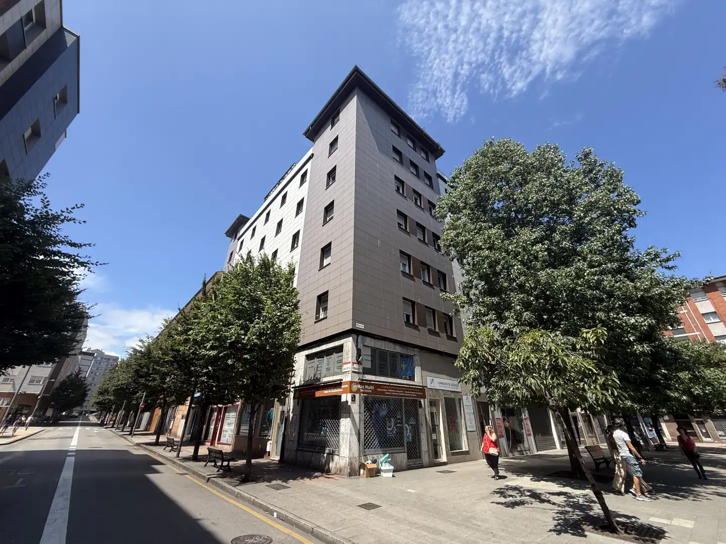 Vista exterior de Pis en venda en Gijón  amb Jardí privat