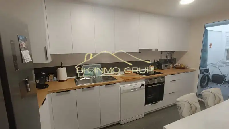 Flat with lift for sale in Carrer de Sant Joaquim, imagen 2