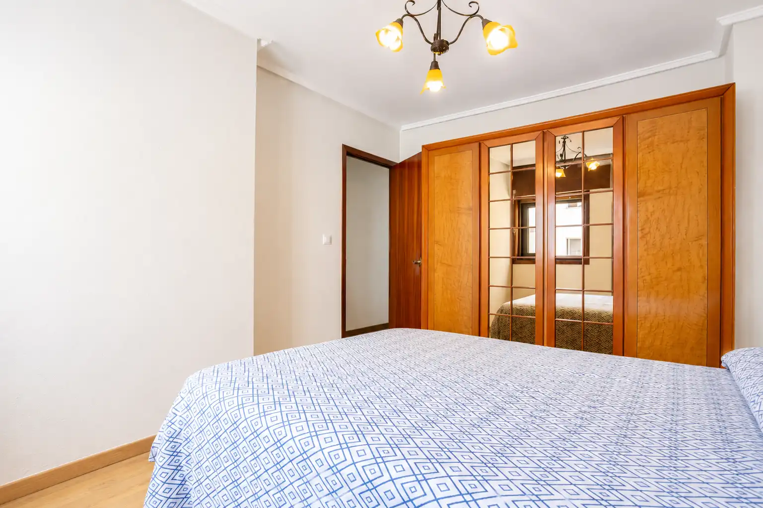 Habitación de Piso en venta en A Coruña Capital  con Calefacción, Terraza y Trastero