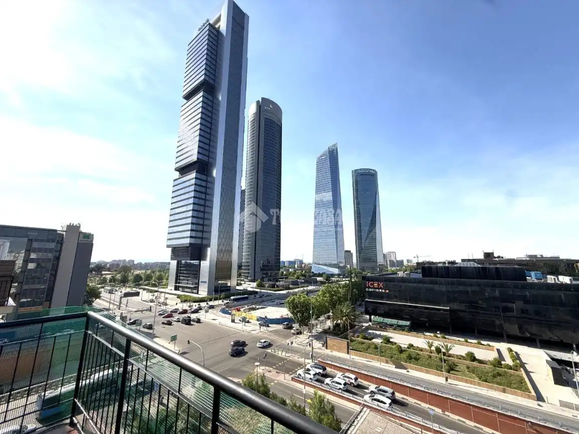 Vista exterior de Piso en venta en Madrid con Calefacción y Terraza