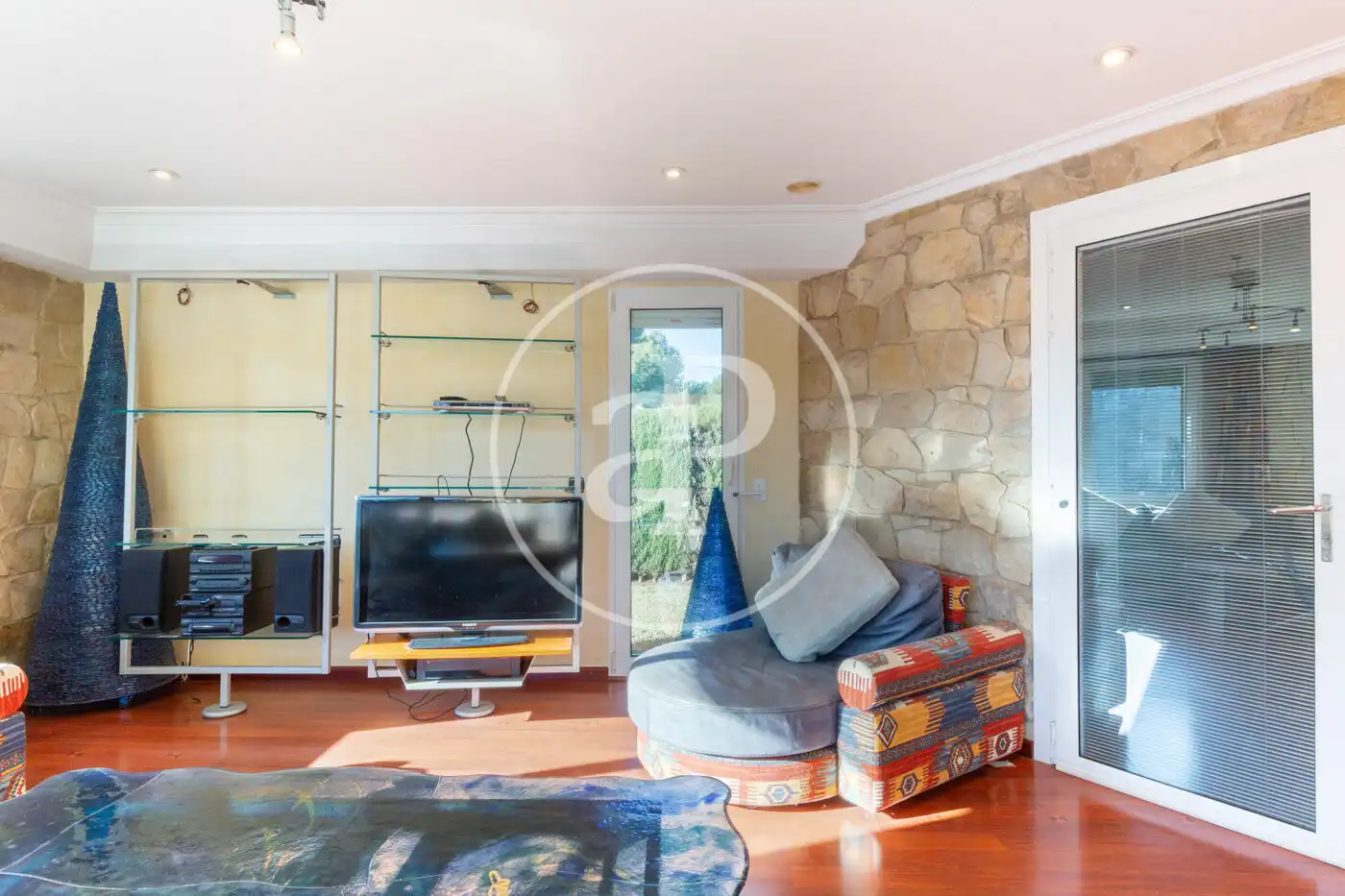 Sala de estar de Casa o chalet en venta en Serra con Aire acondicionado, Calefacción y Jardín privado
