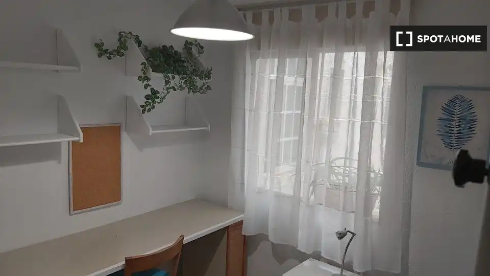 Schlafzimmer von Wohnung zur untervermieten in Cádiz mit Klimaanlage, Terrasse und Möbliert