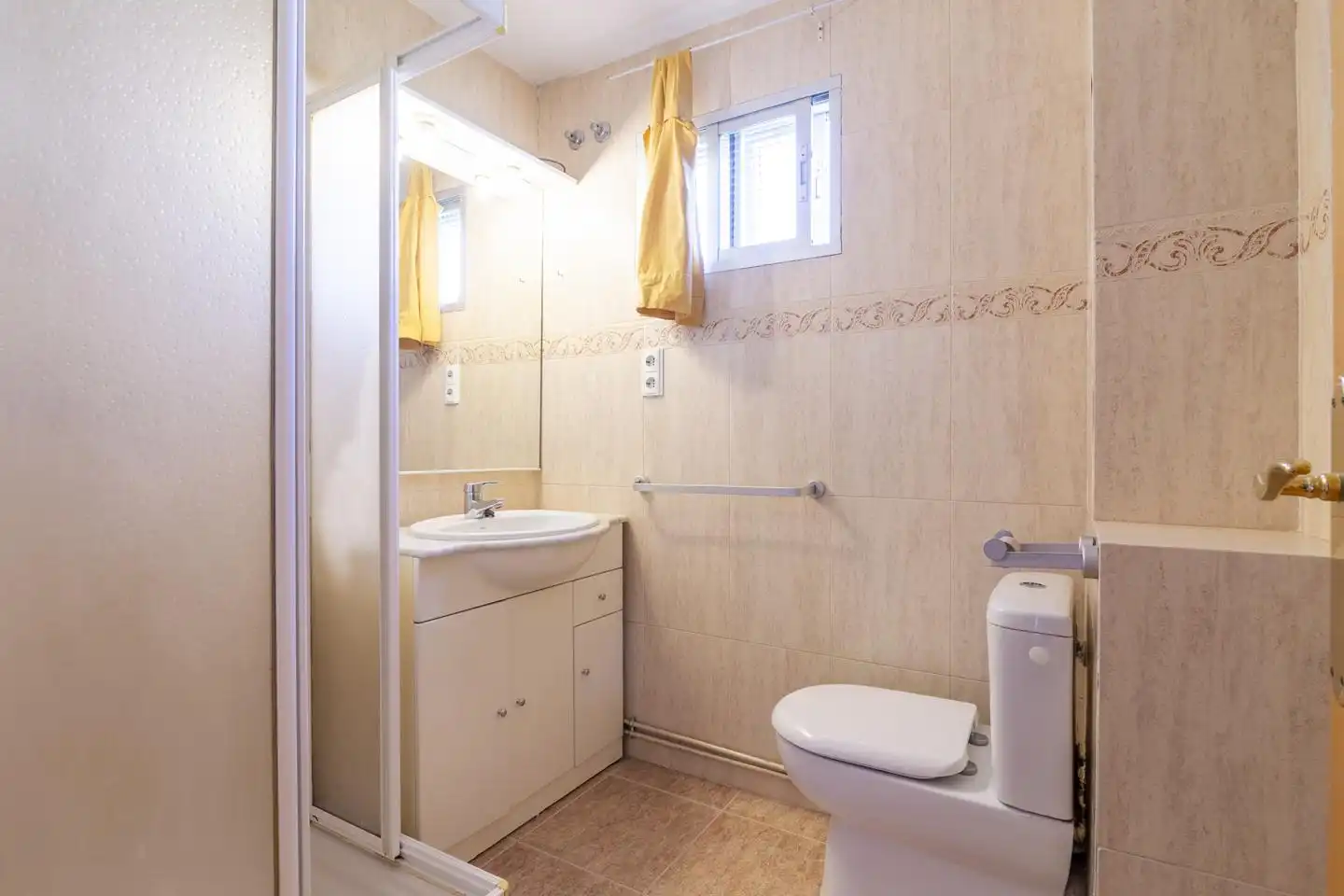 Bathroom of Flat for sale in Alcorcón  with Air Conditioner, Heating and Terrace