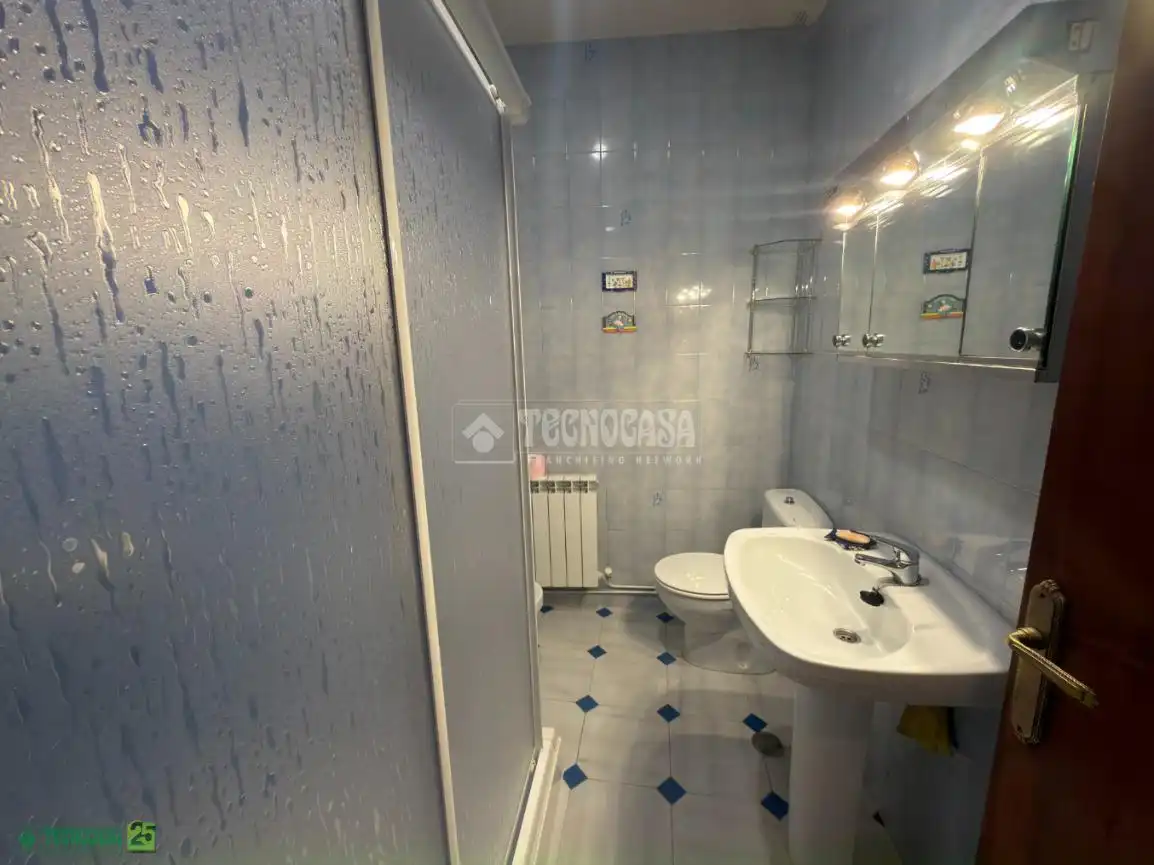 Baño de Casa adosada en venta en Huerta de Valdecarábanos con Calefacción y Terraza