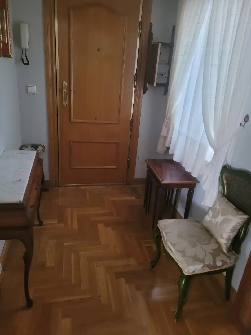 Dormitori de Pis en venda en Soria Capital  amb Calefacció, Parquet i Moblat