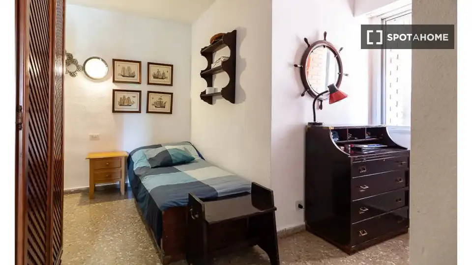 Bedroom of Flat for rent in Valencia  with Air Conditioner, Heating and Furnished