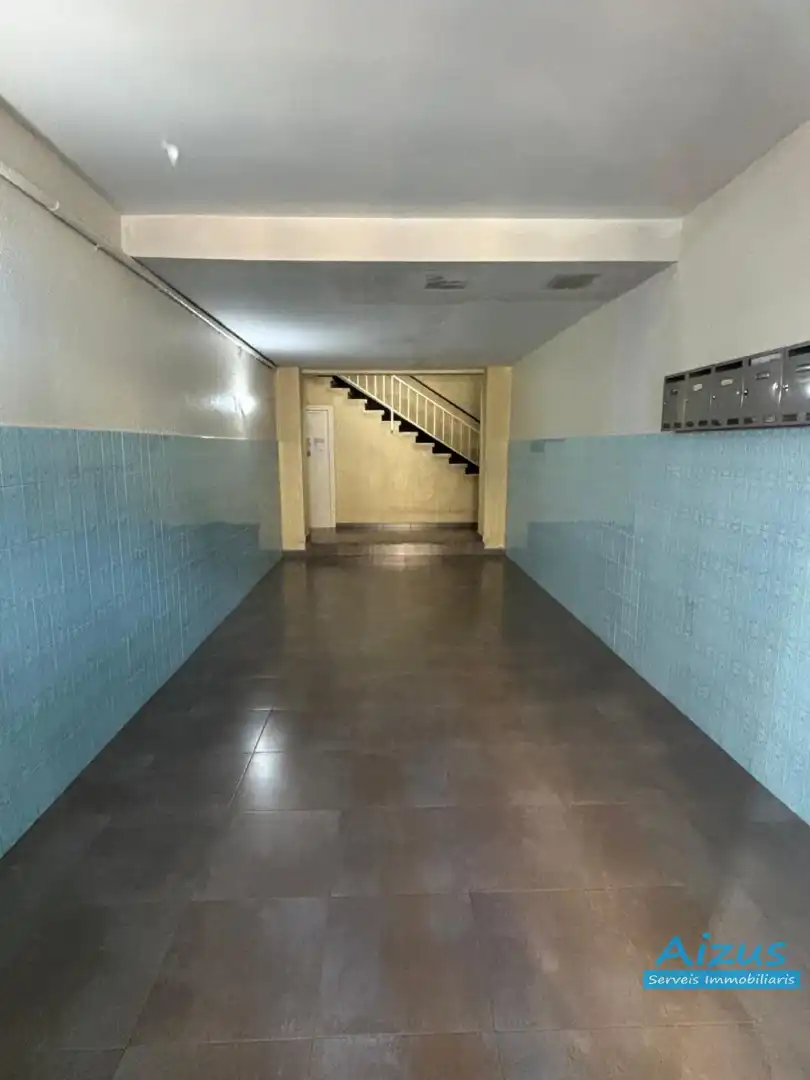 Piso con terraza en venta en Col.legis Nous, imagen 2