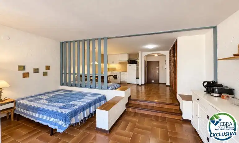 Habitación de Piso en venta en Roses con Calefacción, Terraza y Amueblado
