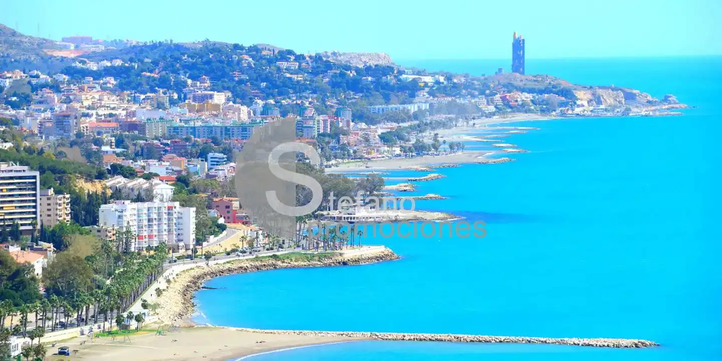 Vista exterior de Casa adosada de alquiler en Málaga con Aire acondicionado, Jardín privado y Terraza