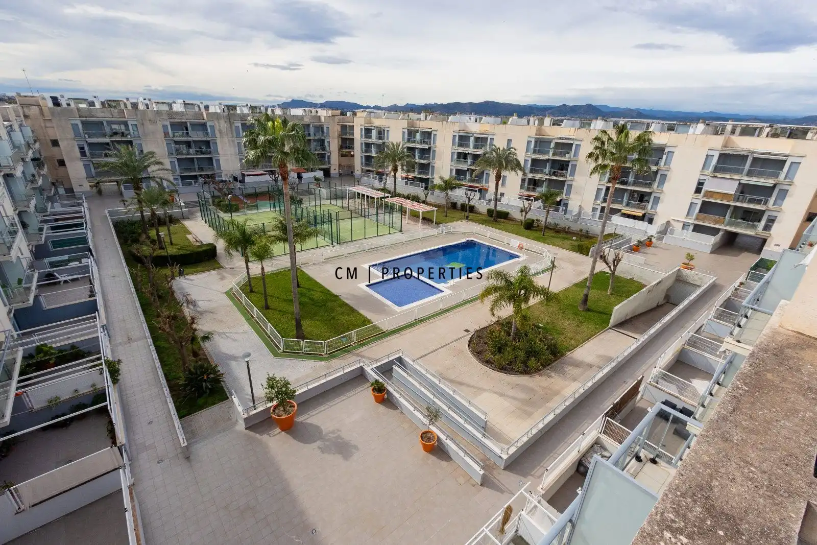 Vista exterior de Àtic de lloguer en Almenara amb Aire condicionat, Terrassa i Piscina