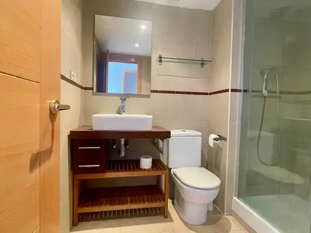 Badezimmer von Wohnung zum Verkauf in Viladecavalls mit Klimaanlage, Heizung und Parkett