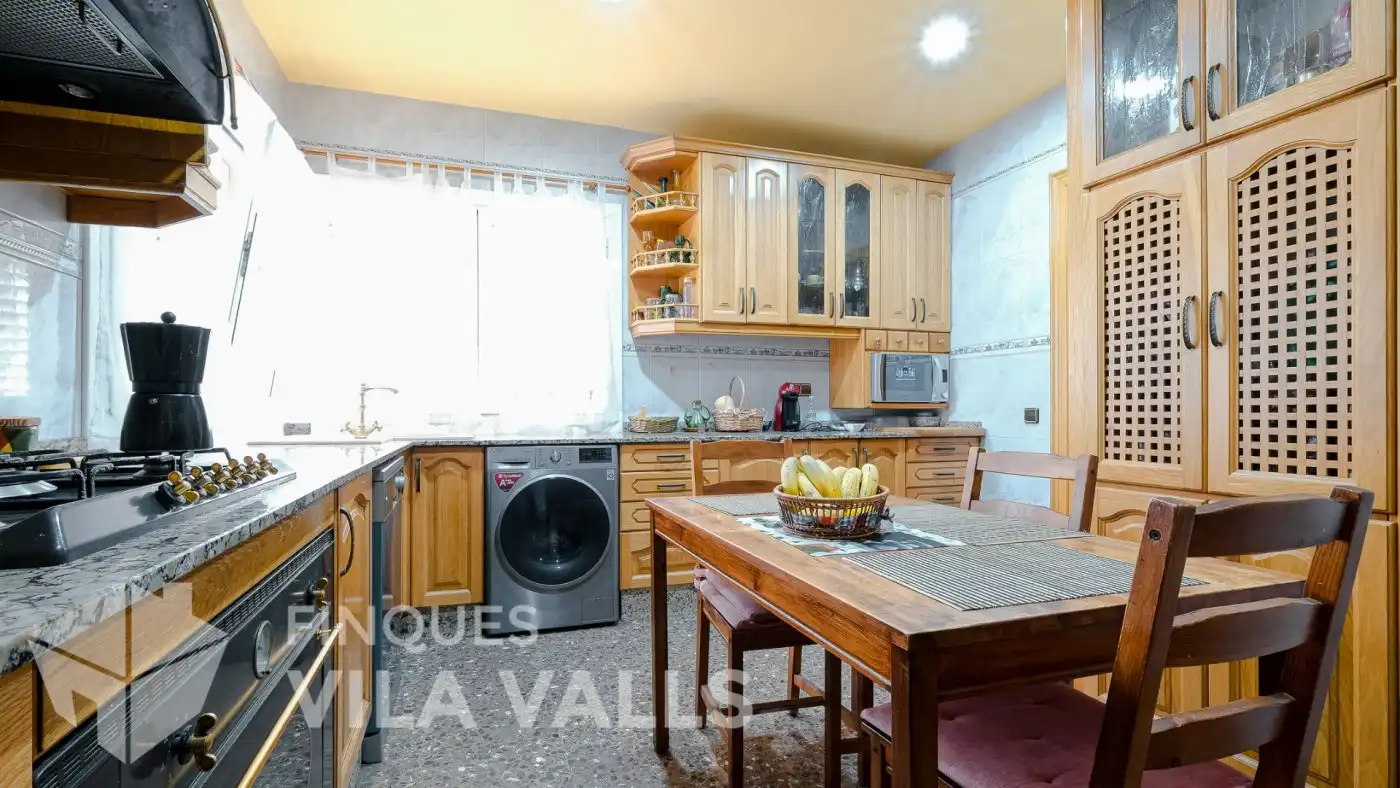 Cuina de Casa o xalet en venda en Caldes de Montbui amb Calefacció, Jardí privat i Terrassa