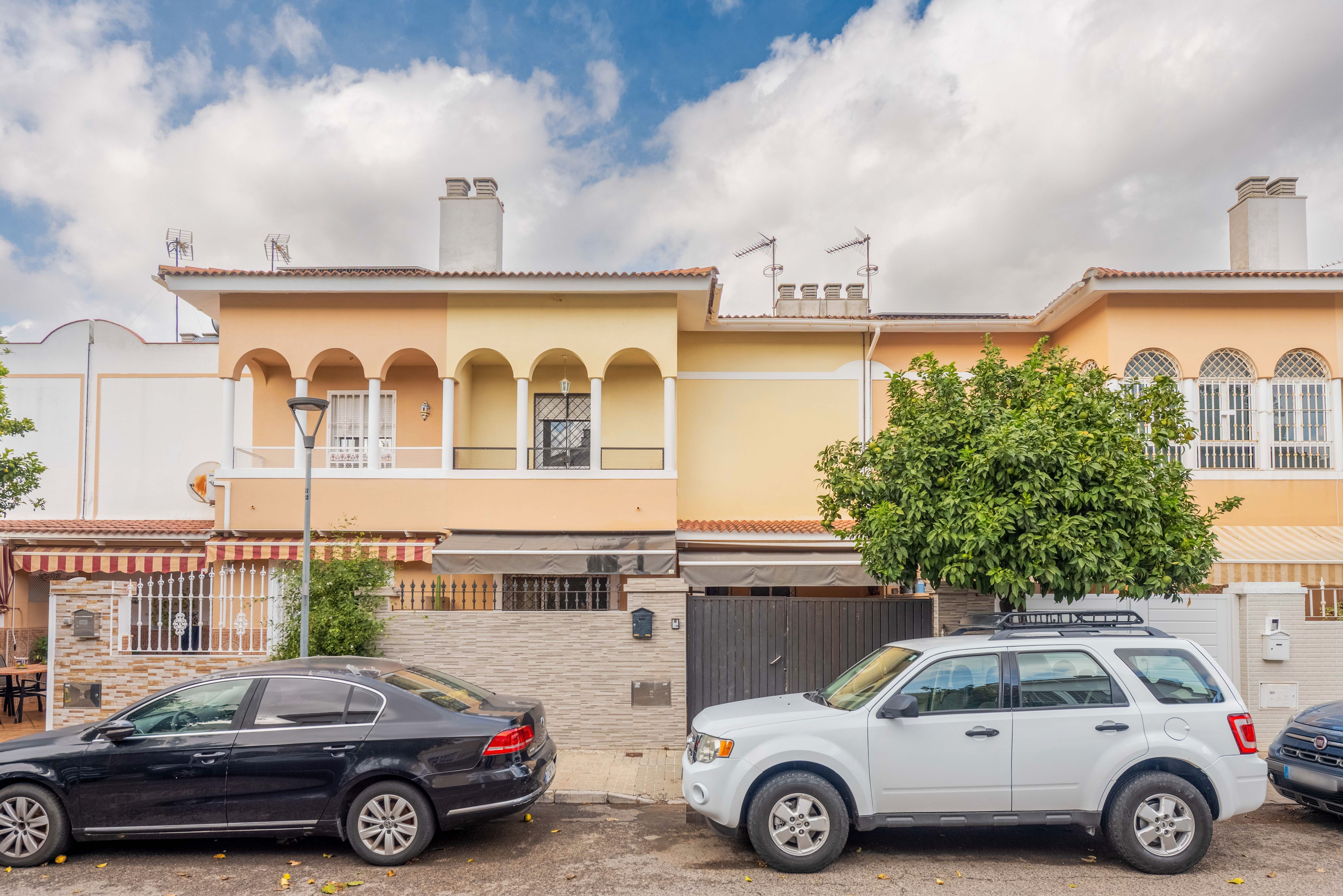 Casa adosada en venda a  Calle Itaca, Colores -  Entreparques