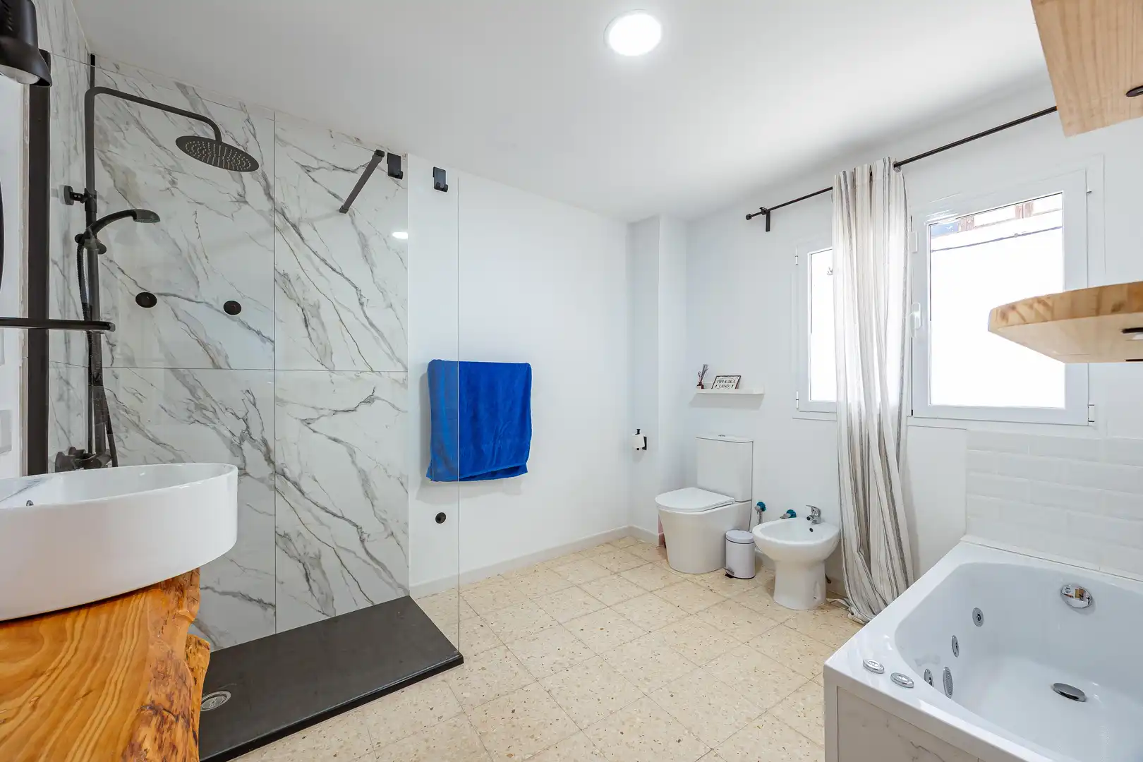 Bathroom of Houses for sale in Agaete